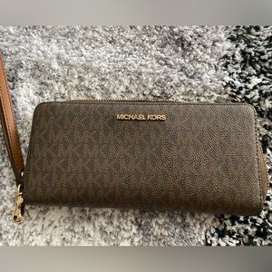 Michael Kors brown wristlet